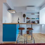 דירה Lapa House - Historic Elegance Meets Modern Comfort ליסבון